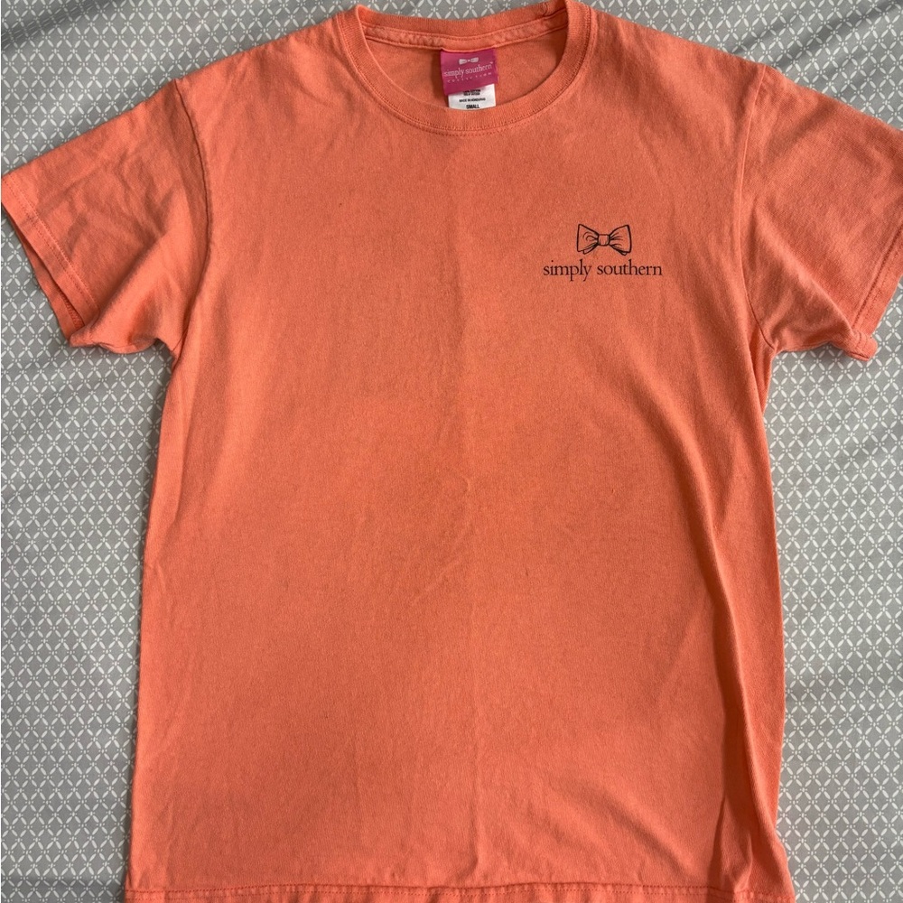 Simply Southern Peach T-Shirt featuring a Cow on Back Woman’s Size Small